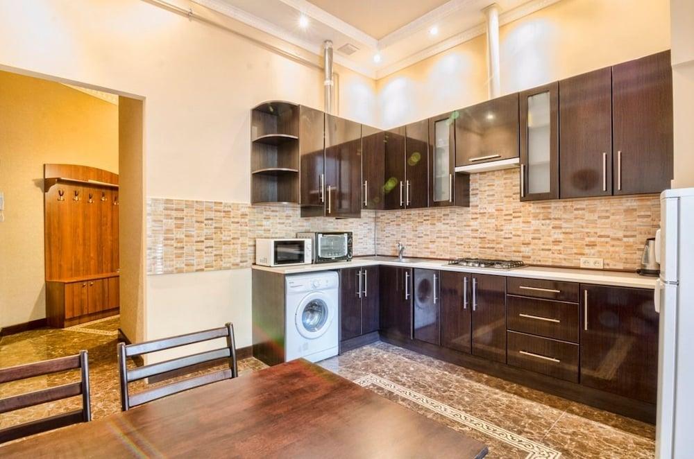 Apartment Saksaganskogo 7