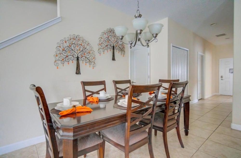 Paradise Palms 8965 Cat