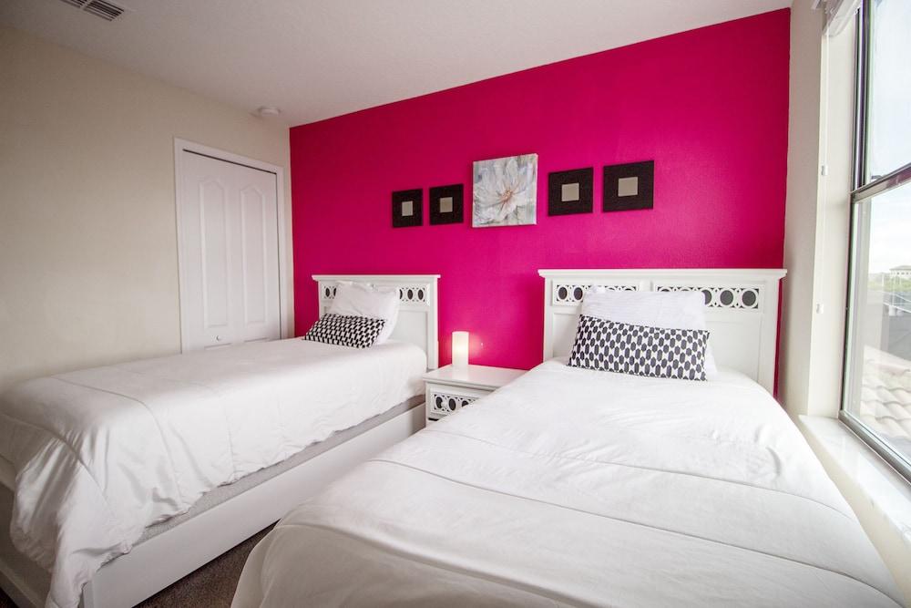 Champions Gate 9027 B