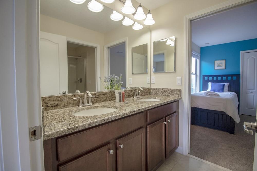 Champions Gate 9027 B