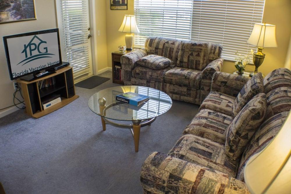 Windsor Palms 8102 - 104