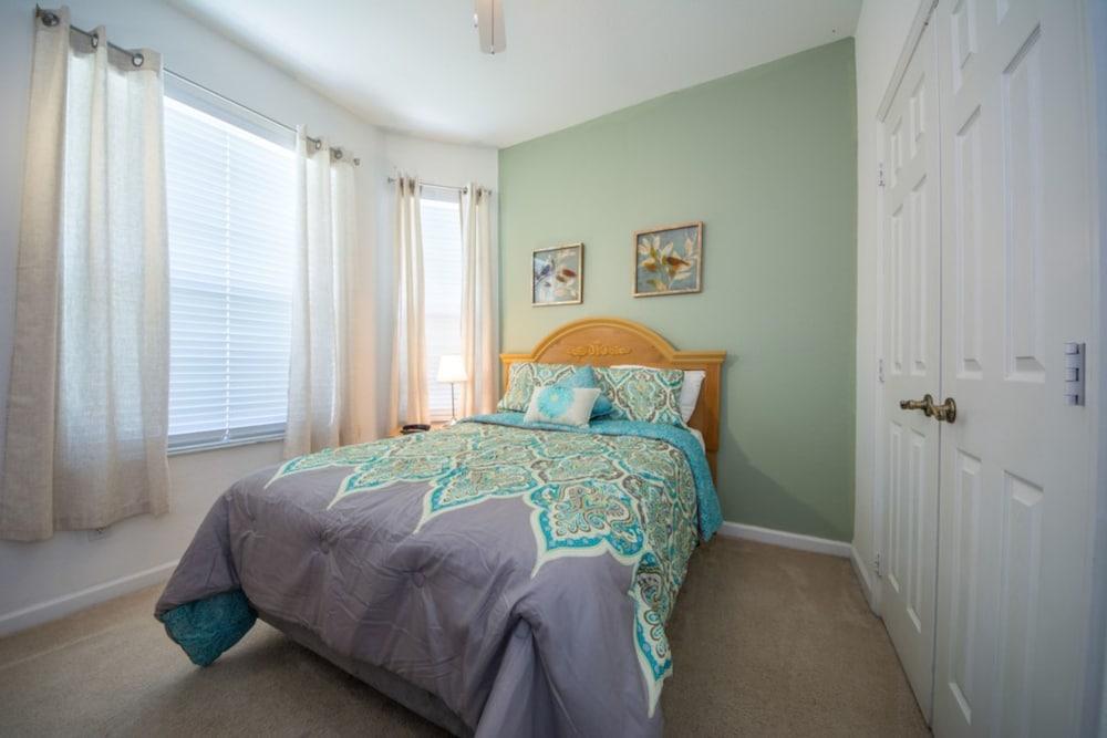 Windsor Palms Condos 8102 - 305