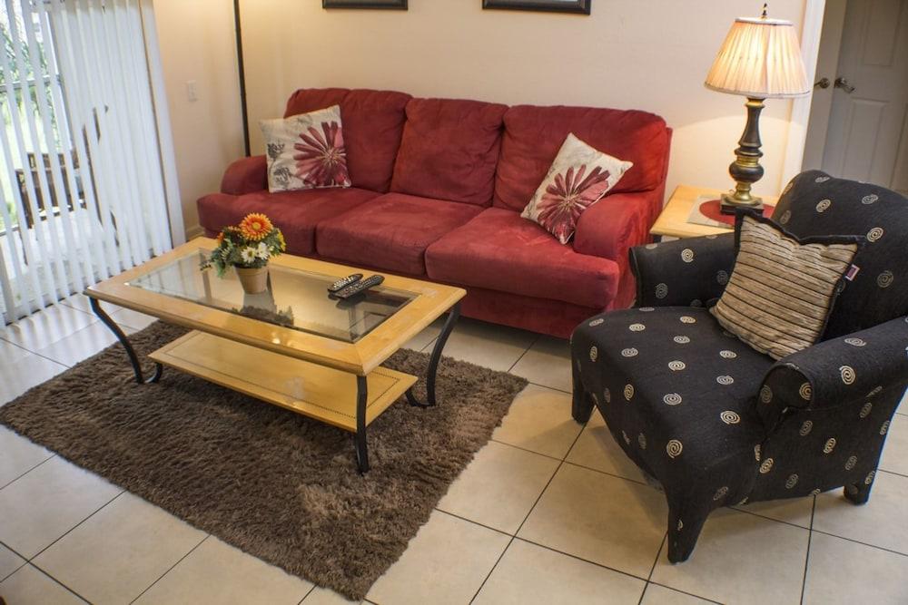 Windsor Palms 8100 - 303