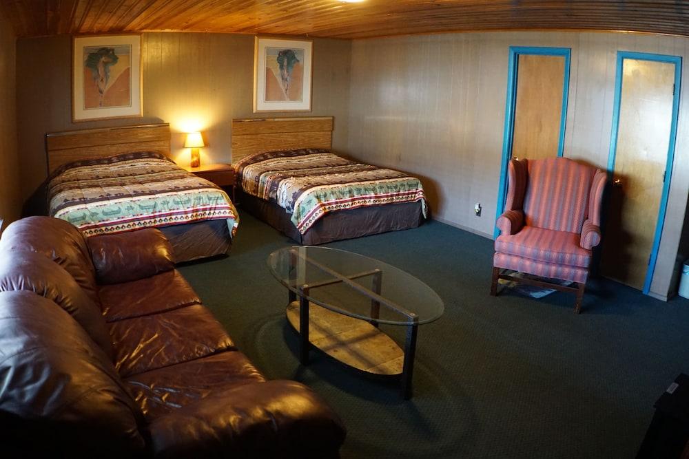 Eagle Nest Fly Shack and Lodge