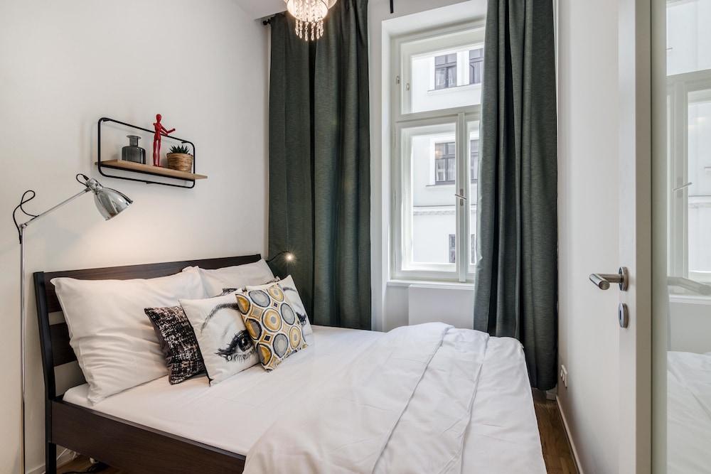 Zizkov APT Prague by Michal&Friends