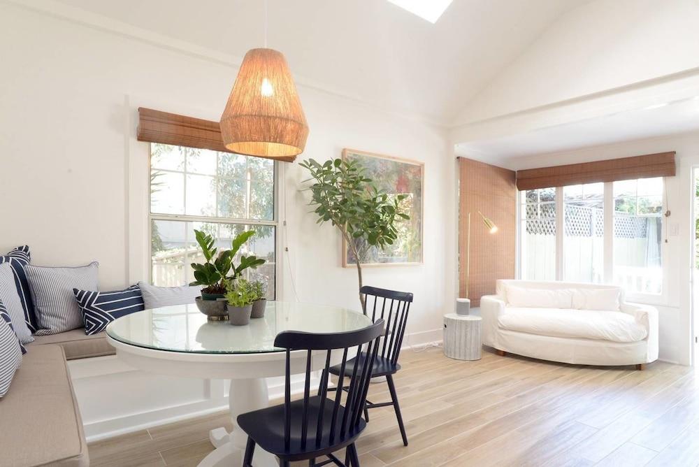 Charming 2br/2ba Cottage - Close to the Beach