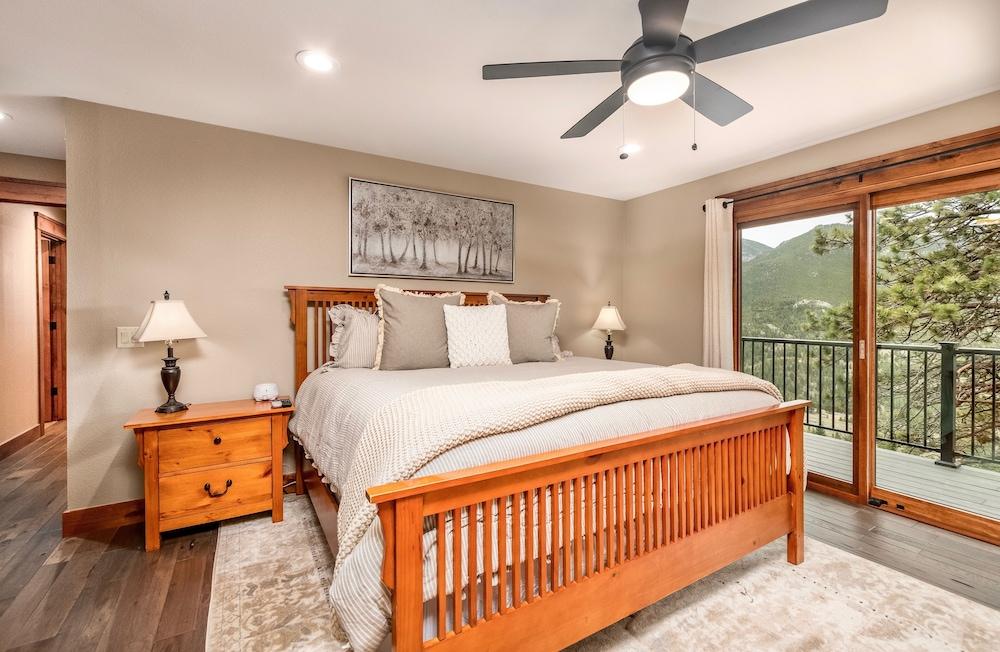 Breiding Upper Luxury Vacation At Windcliff 2 Bedroom Home by RedAwning