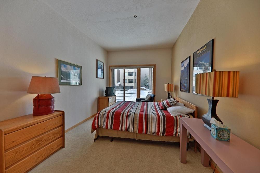 Crestview 603 3 Bedroom Condo by Redawning