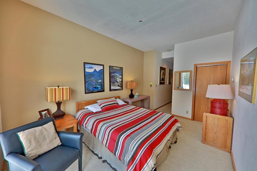 Crestview 603 3 Bedroom Condo by Redawning