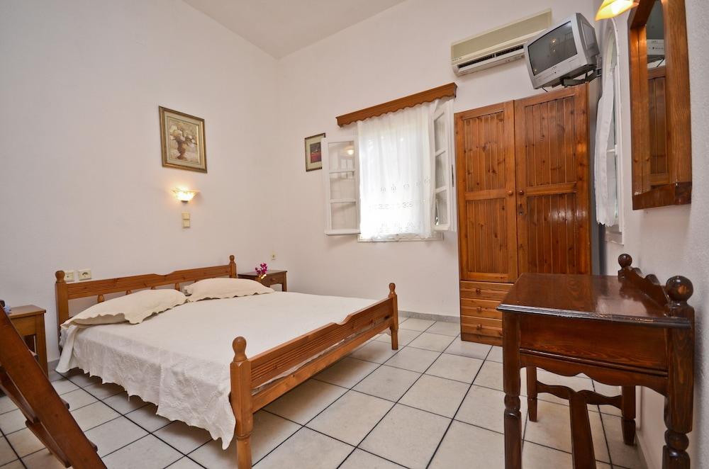 Sea View Apartments & Studios