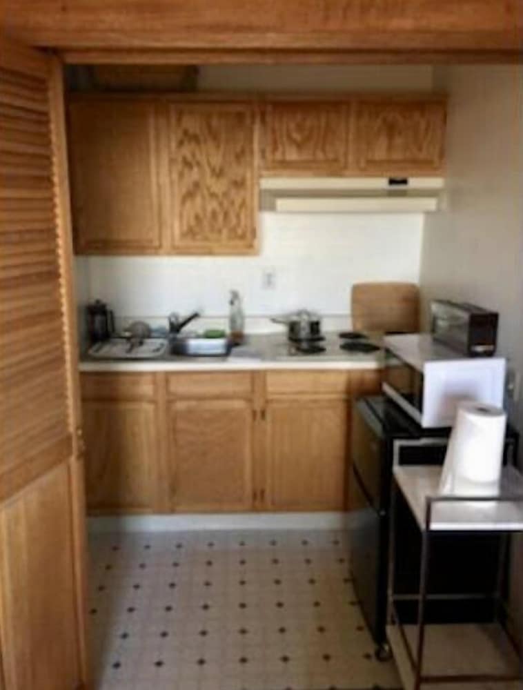 Albany Hill Apartment