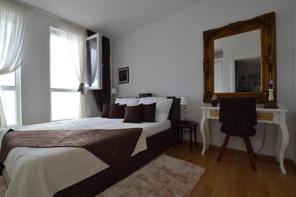 Superior Four Star Apartment