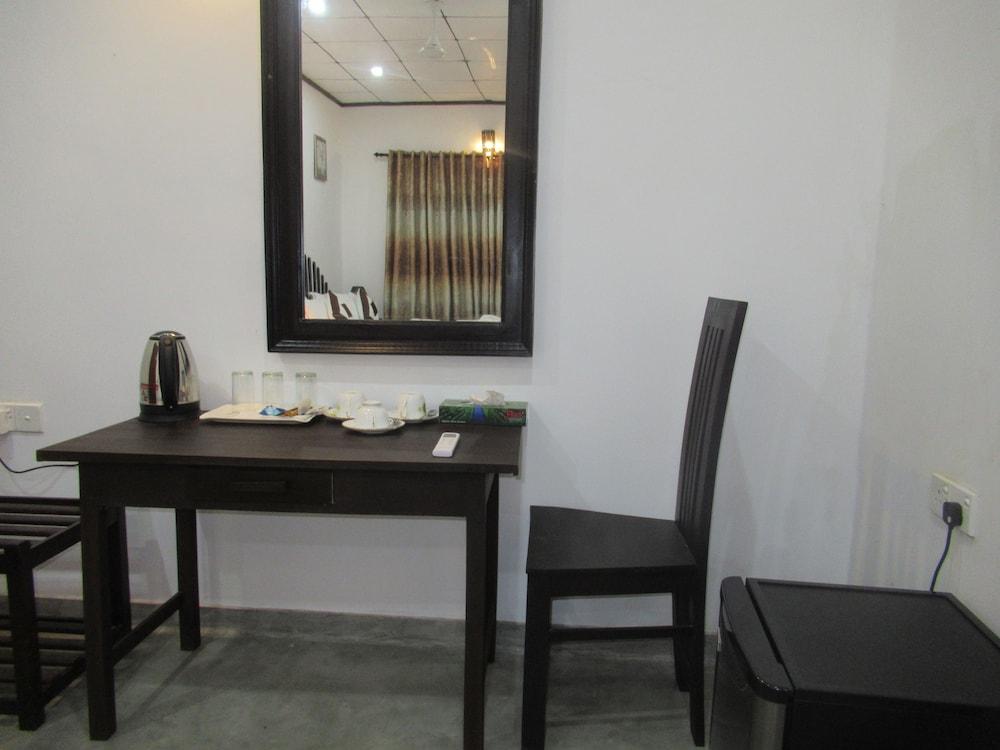 Green Mo Holiday Inn