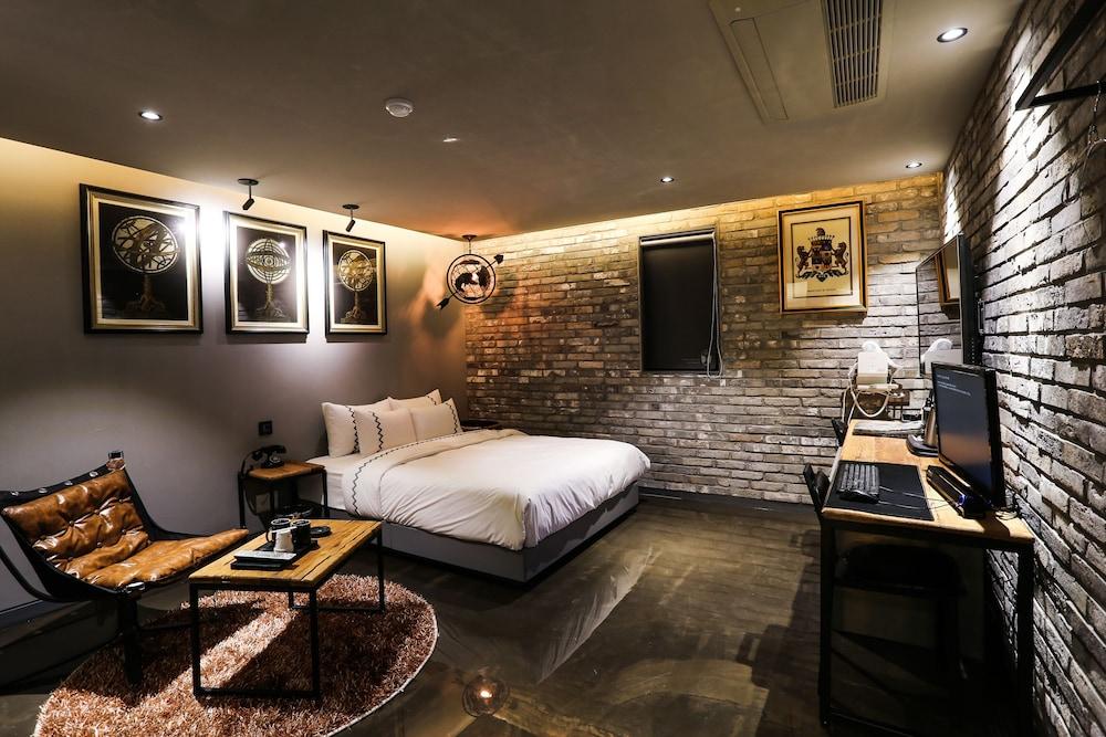 Jeonju Mari Hotel Park Store