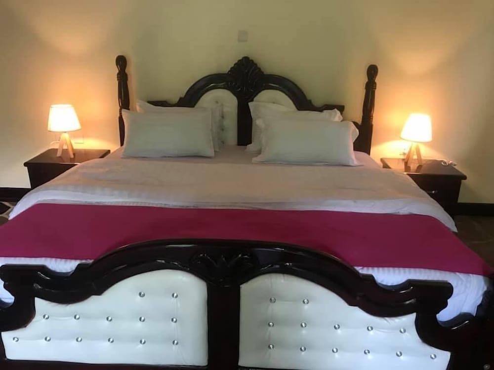 Ingagi Park View Lodge