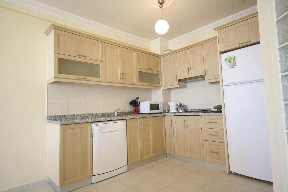 Important Group Turqouise Homes Cara