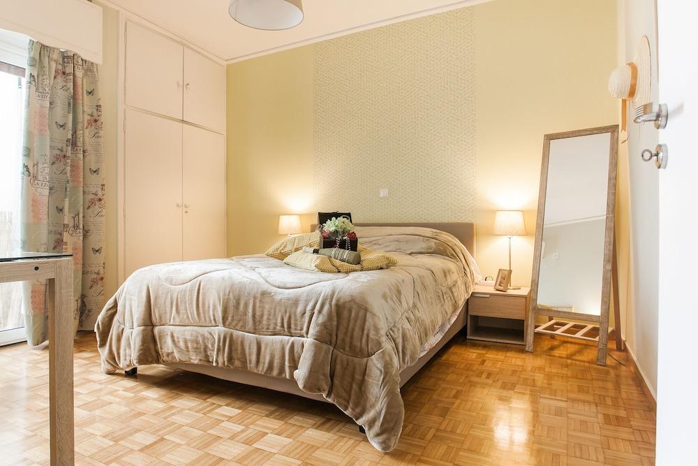 Big Central Metro Station Apartment 1