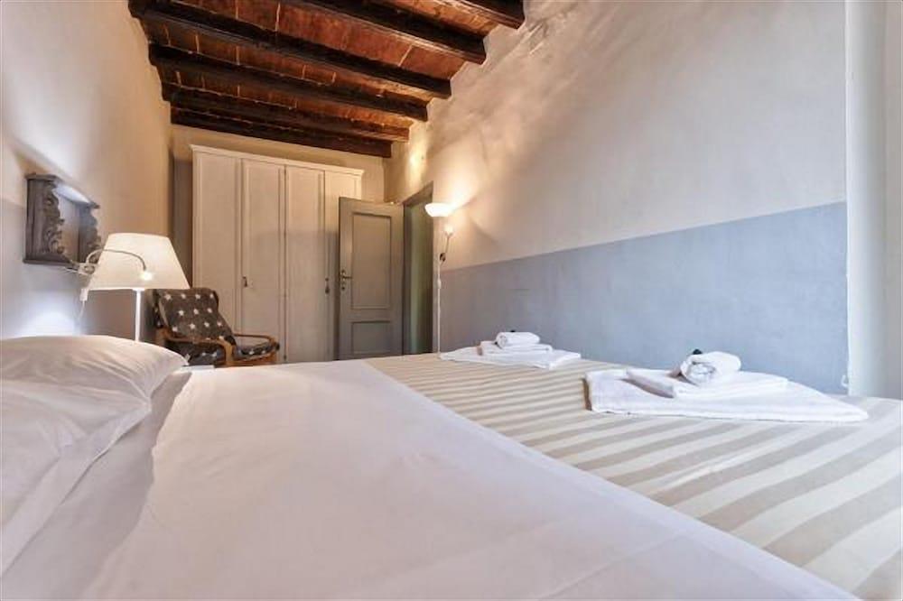 Duomo & Palazzo Reale Apartment