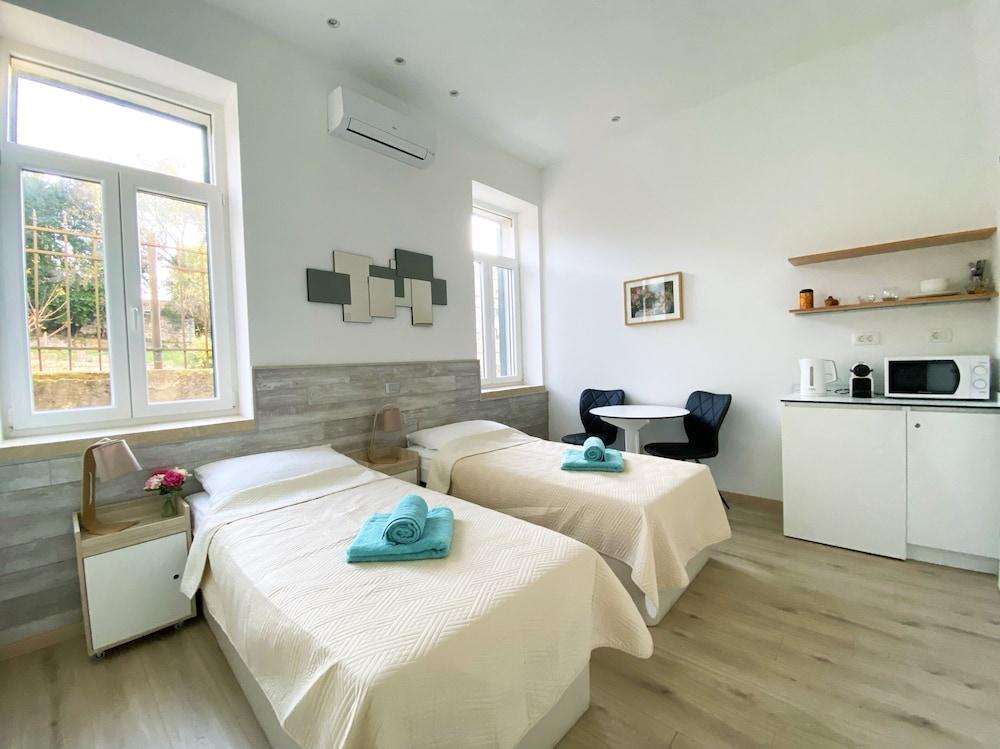 En-suite Rose on Rokova Street