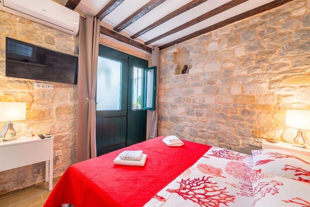 Apartments & Rooms Dujam