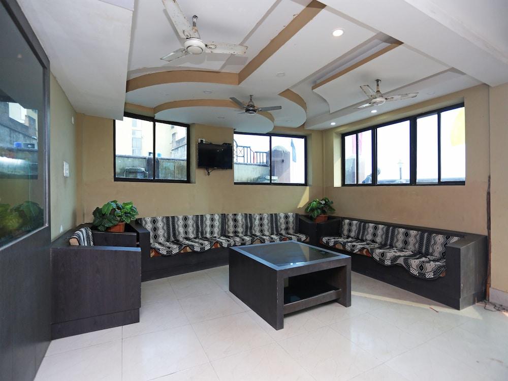 OYO 28314 Hotel Larica