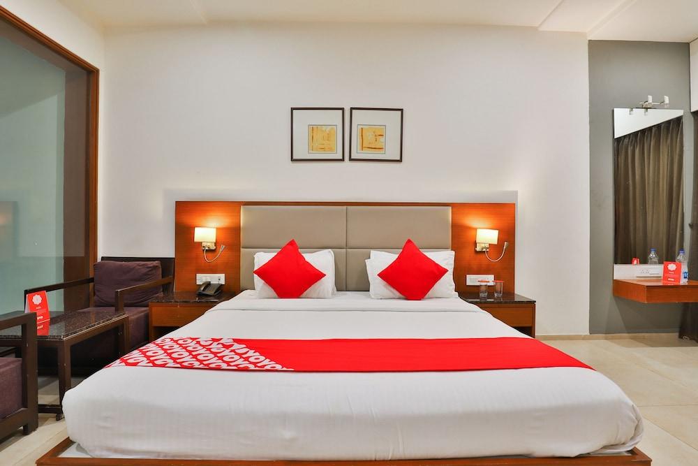 OYO 17283 Greenleaf Club