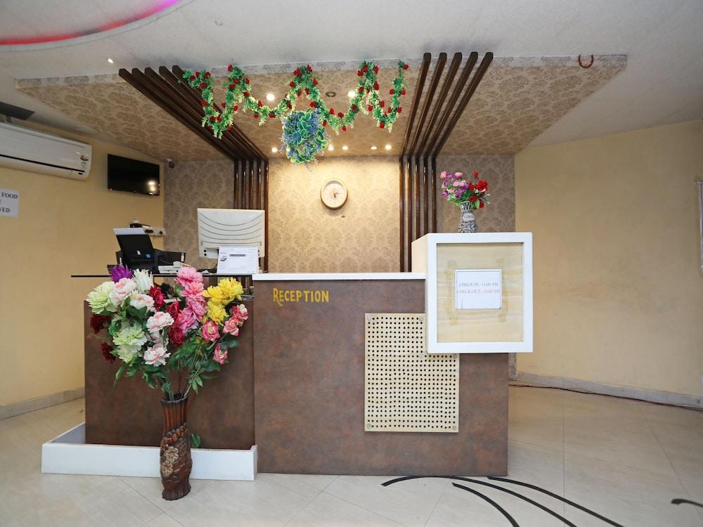 OYO 28439 Skylark Hotel