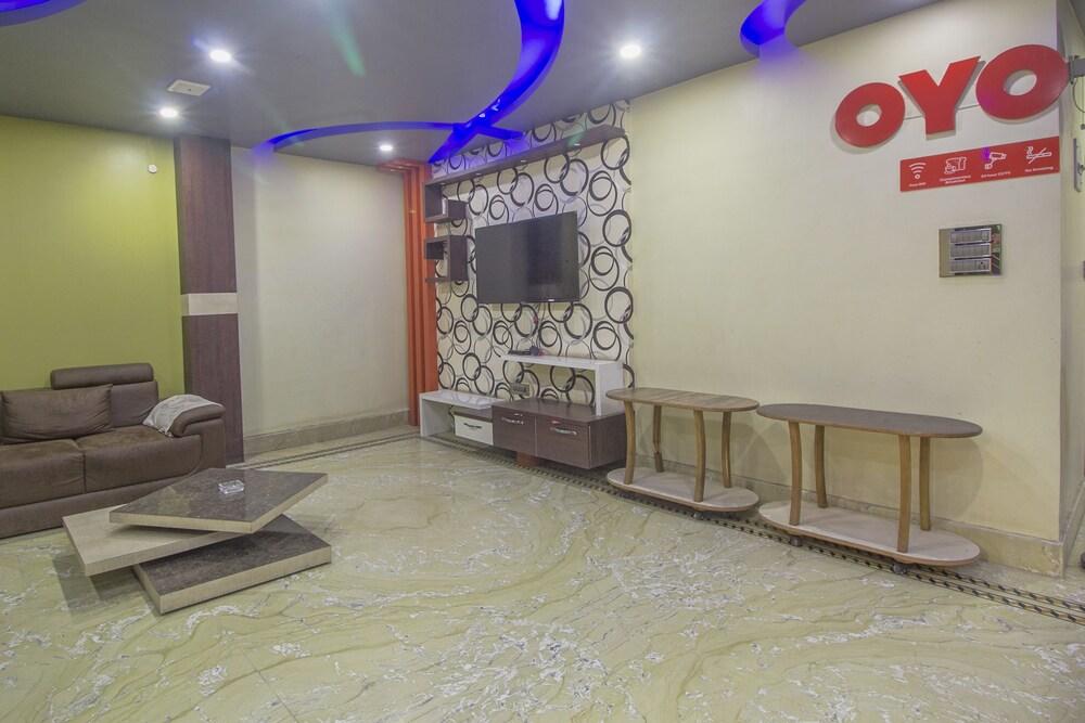 OYO 27610 Hotel Landmark