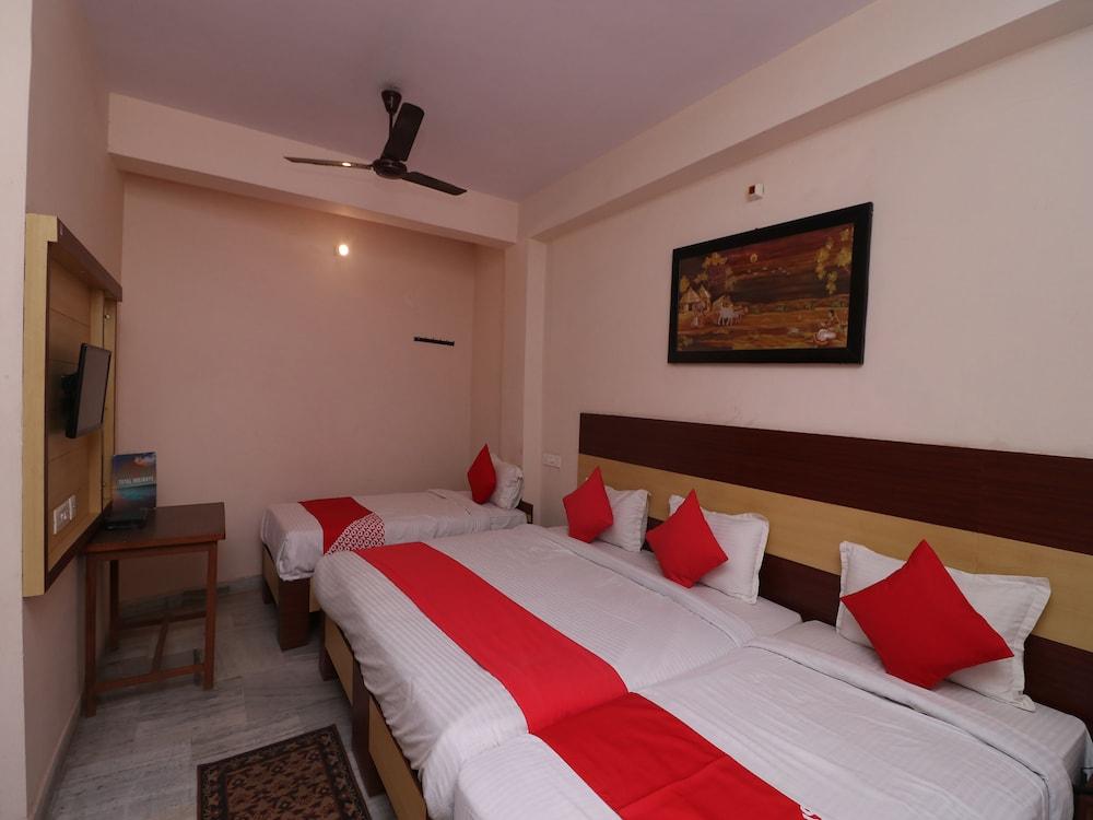 OYO 14898 Hotel Dwarika