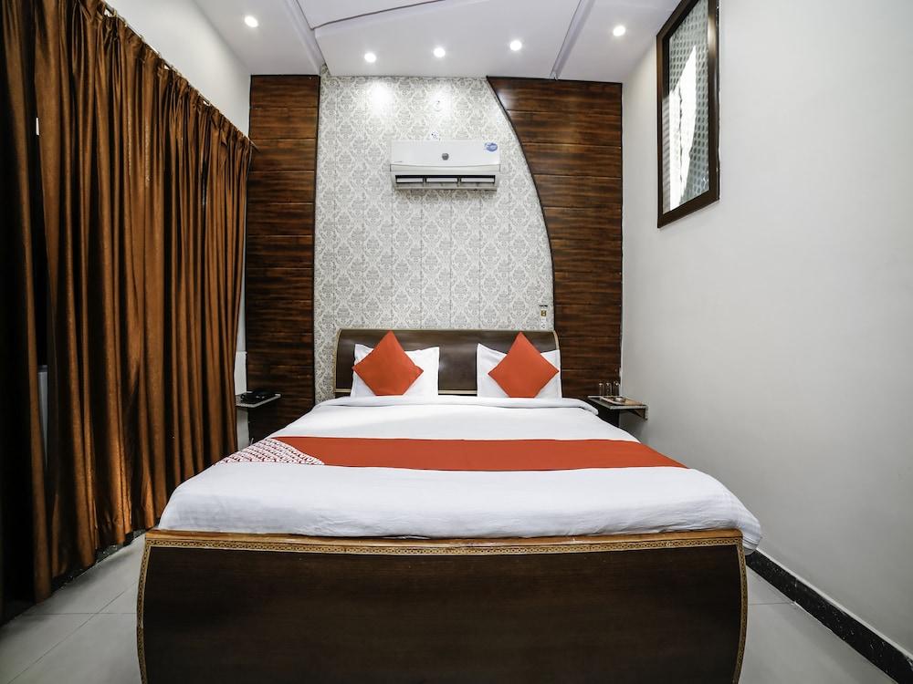 OYO 28071 Hotel Prakash Regency