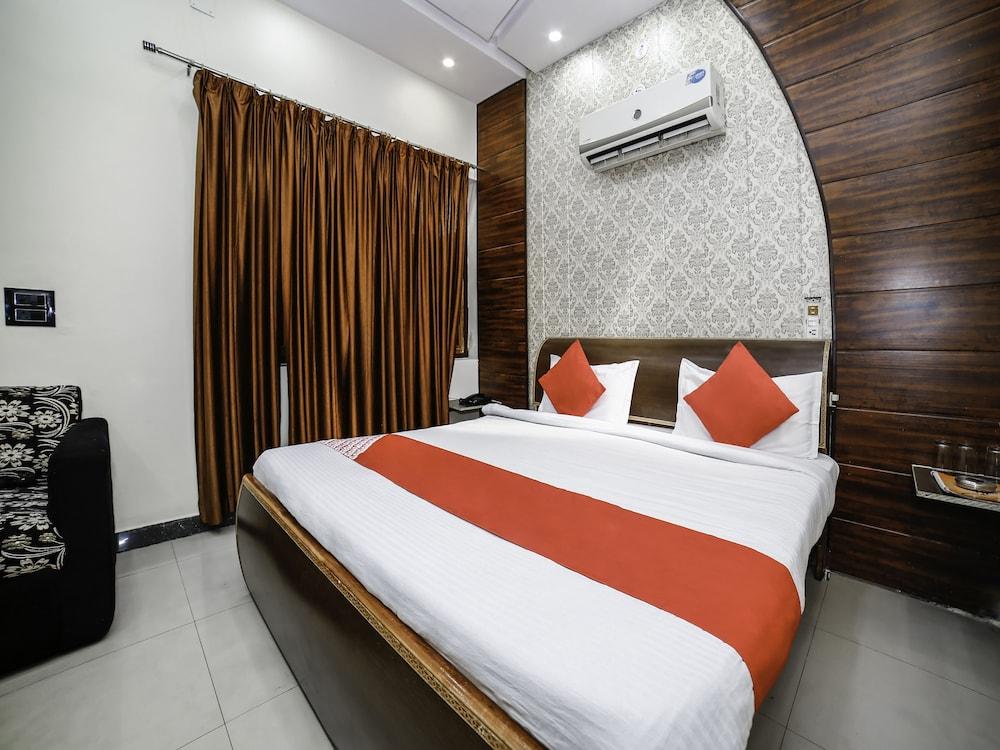 OYO 28071 Hotel Prakash Regency