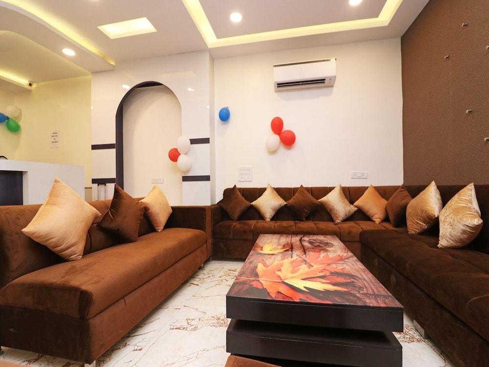 OYO 13774 Check In Room