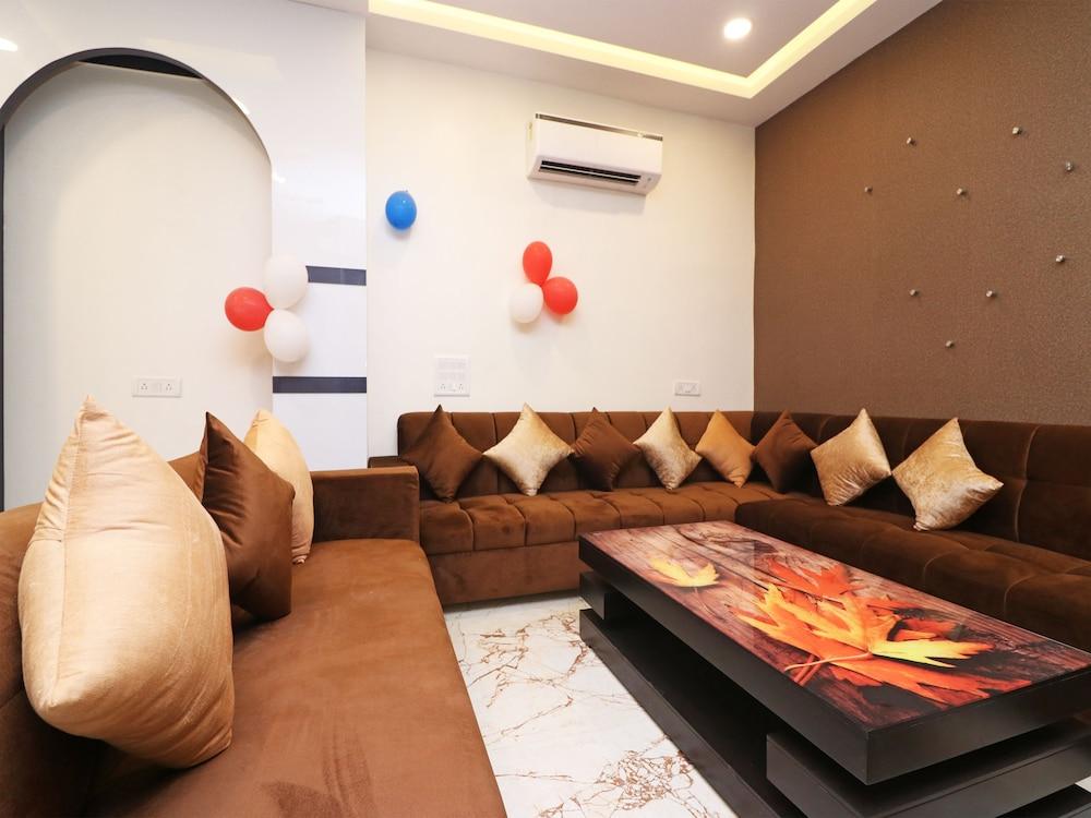 OYO 13774 Check In Room