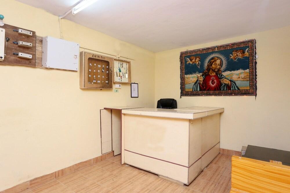 OYO 24221 Daneys Guest House