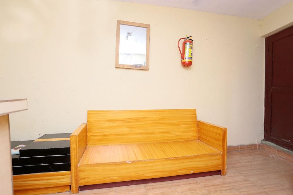 OYO 24221 Daneys Guest House