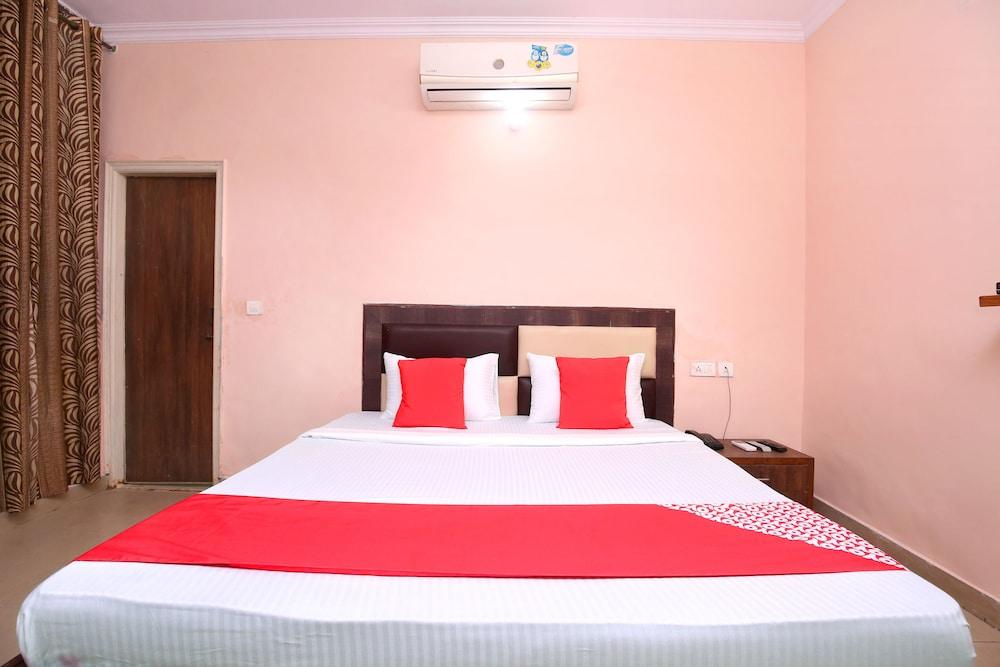 OYO 24423 Hotel Royal