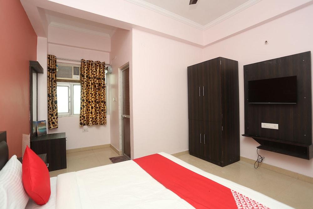 OYO 17204 Vrindawan Galaxy