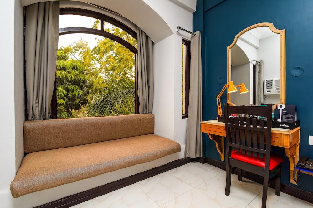 OYO 20027 SilverKey Cyber City