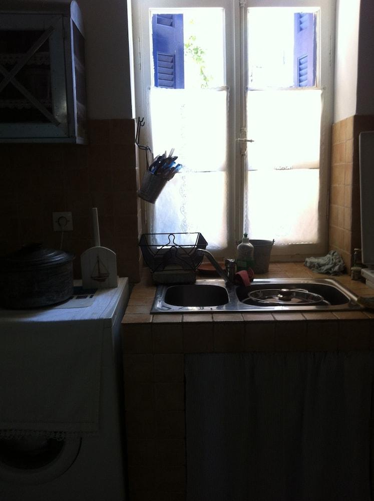 Persefonis view house