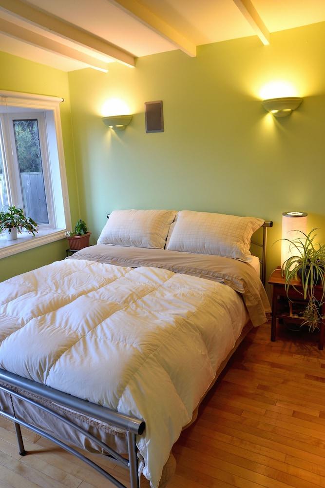 Mediterranean Edmonton BnB