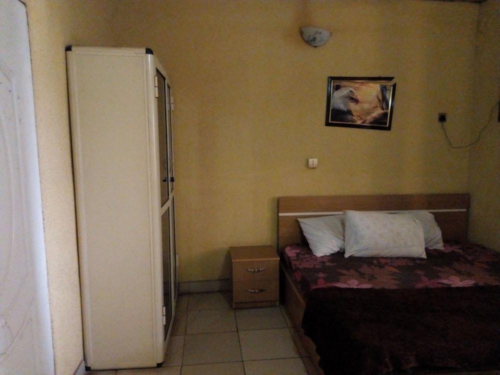 Adebayowa Hotel