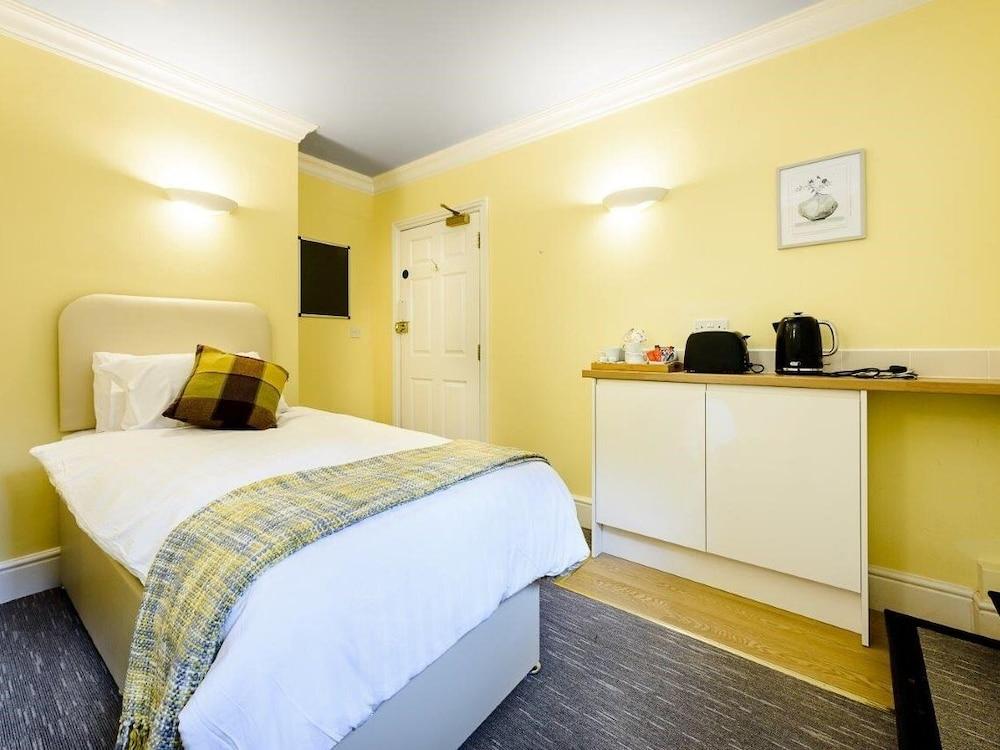 Riverside Apartments