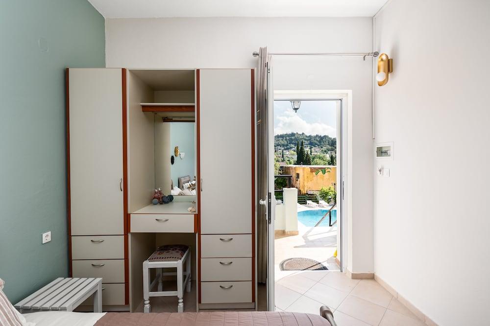 Ipsos Pool Apartments, Elena & Maria by Konnect