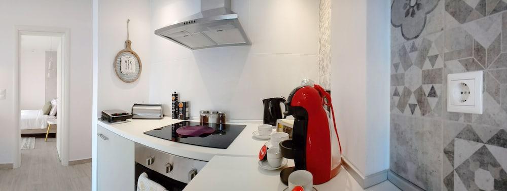 Cosmos Deluxe Apt Must