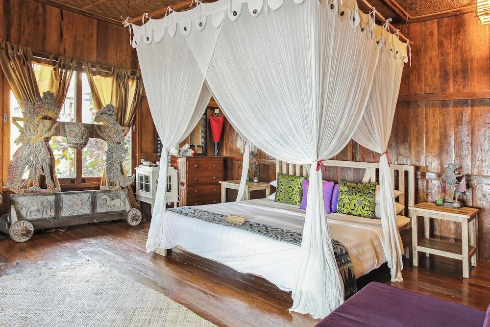 Cemara Beachfront Suite