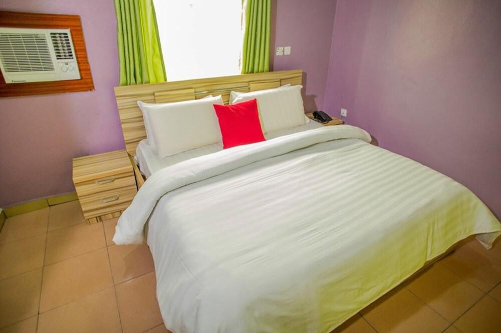 Eclipse Hotel and Lounge