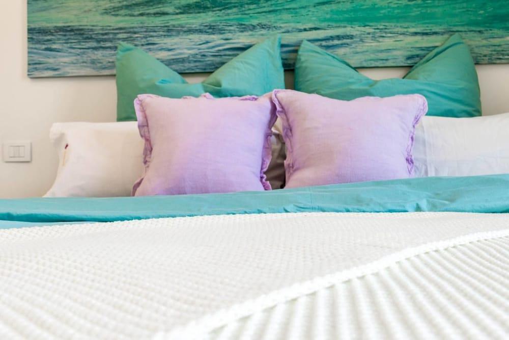 JOIVY Lake Como Waterfall House