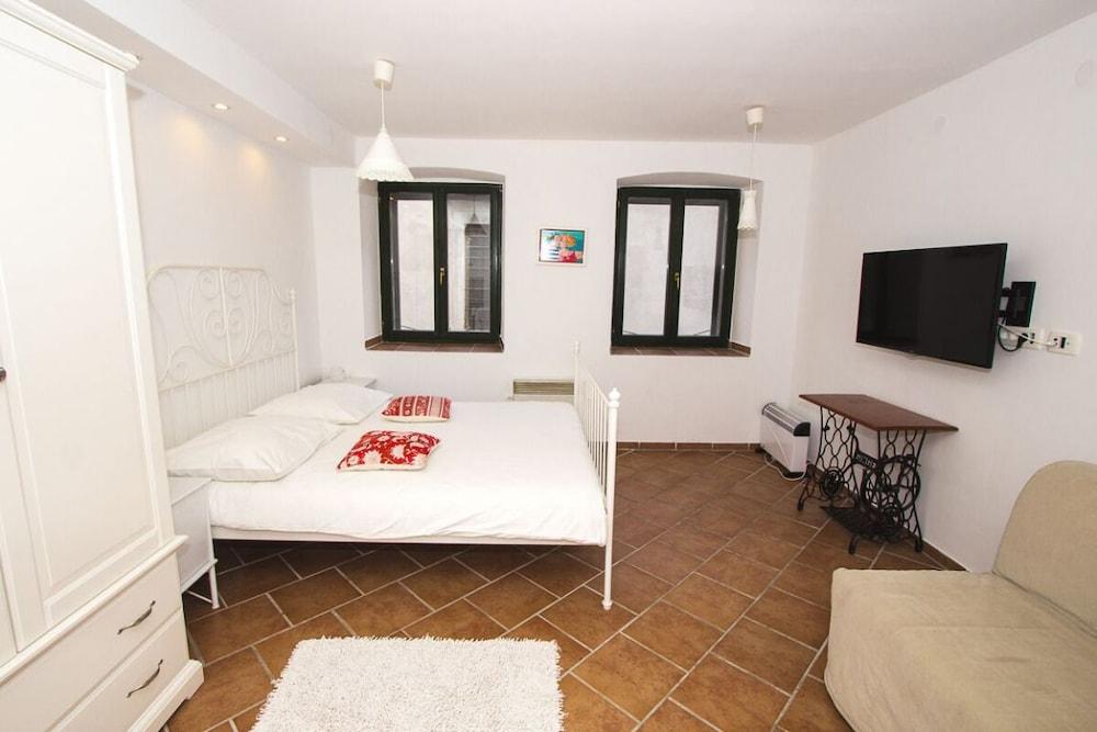 Jerry & Oli Apartments