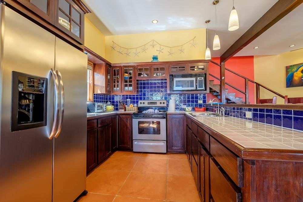 Casa De Bonita 4 Bedroom Home by RedAwning