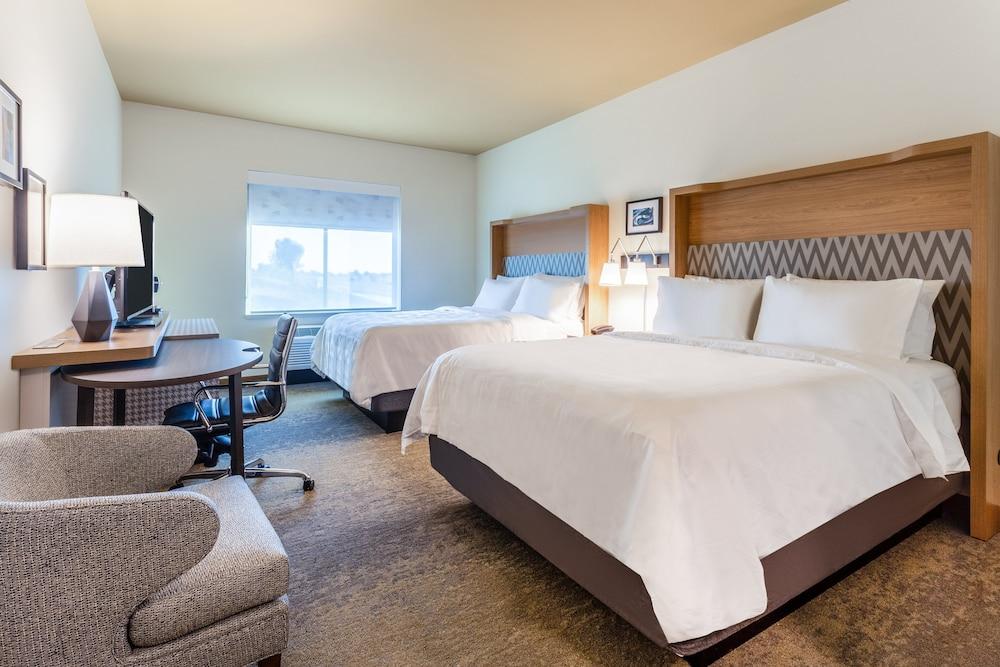 Holiday Inn & Suites Cedar Falls - Waterloo Event Ctr by IHG